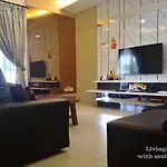 H2H - Cy Botani Vacation House